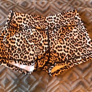 Small Leopard Savage shorts